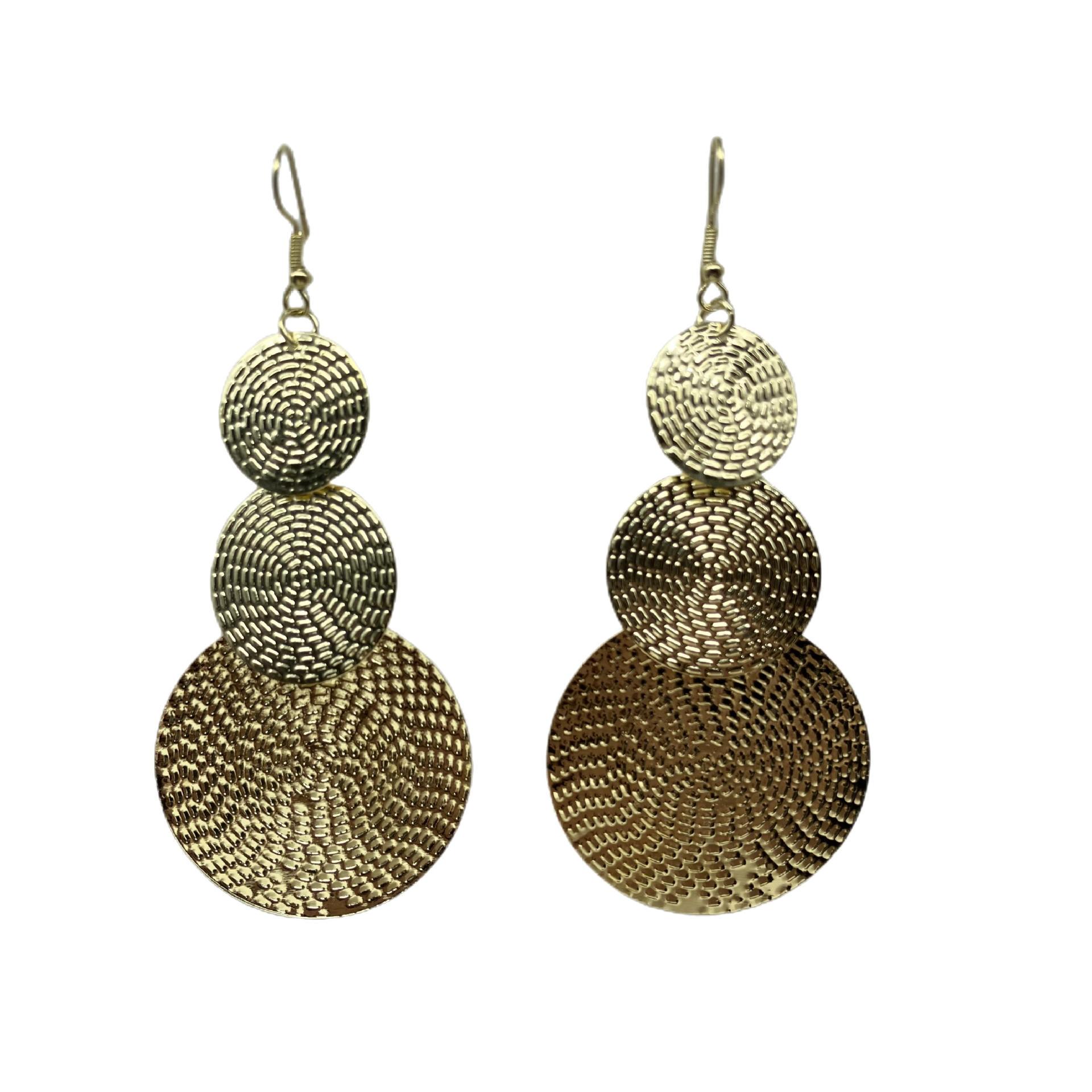 

Преувеличенные европейские и американские гальванизированные металлические серьги-кольца золотой