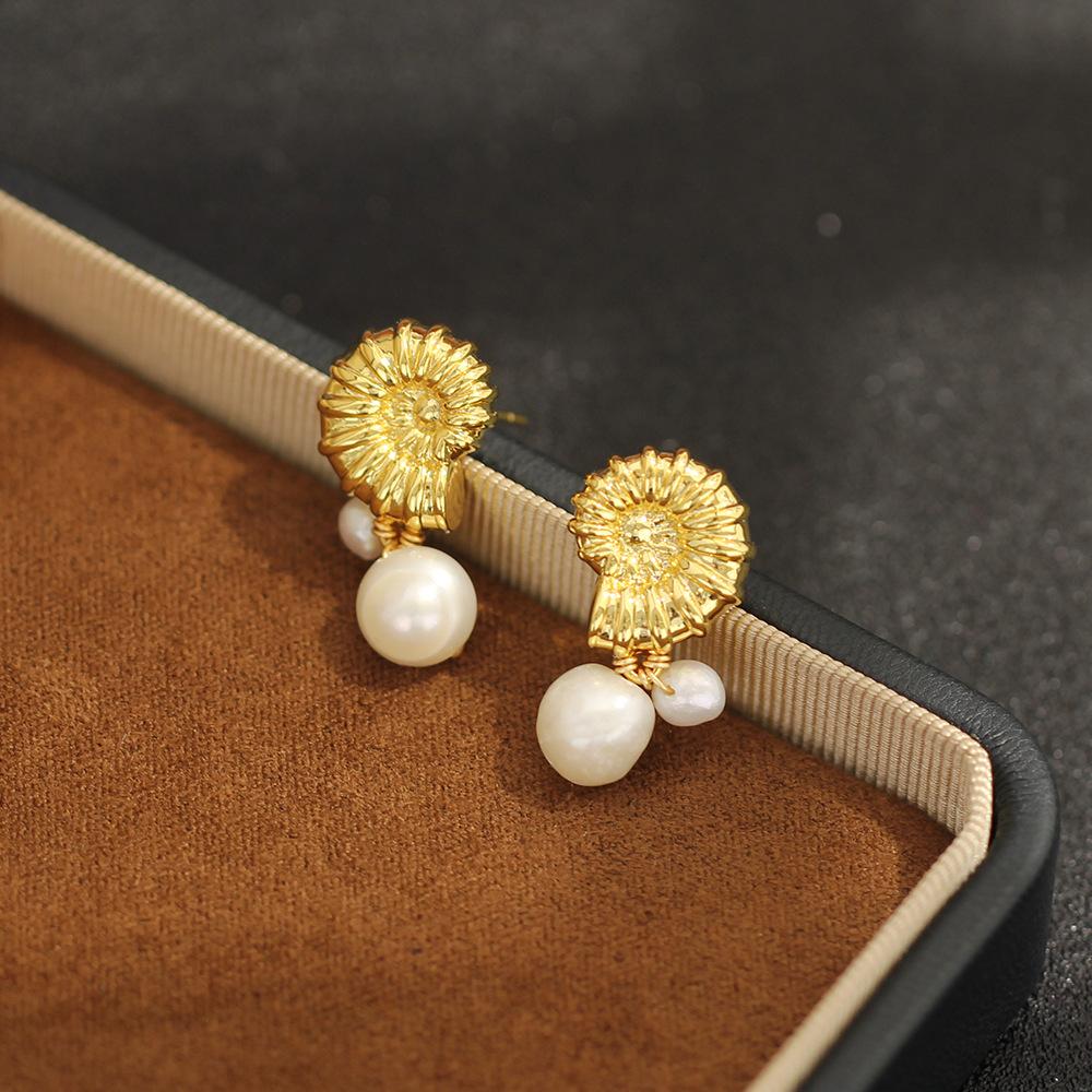 French vintage niche gold and silver two-color sea screw shape earrings natural pearl earrings 925 silver needle stud earrings for women