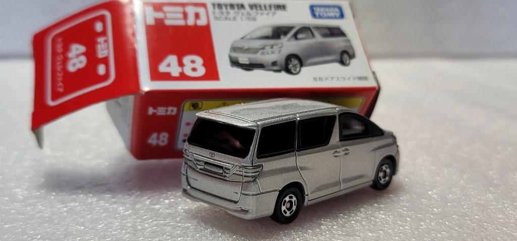 Toyota Vellfire Alphard Miniature Car Un d! "Tomica"