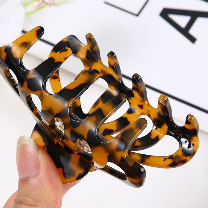 1 Stück Neue koreanische Version Essigsäure-Klammer hohle Temperament-Haarspange vielseitige Haifisch-Klammer High-End-Gefühl einfaches Haaraccessoire