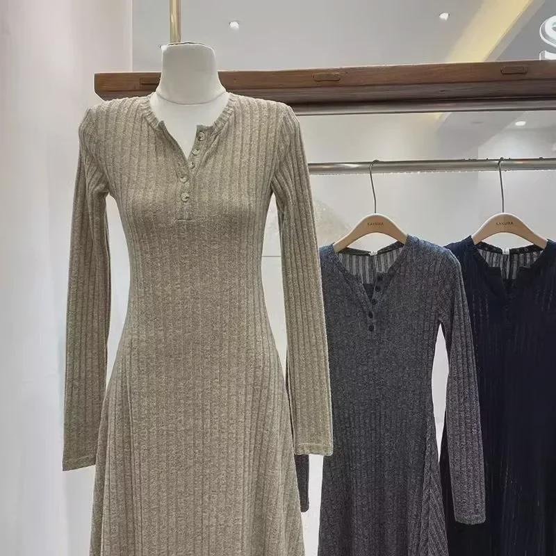 Women's Slim Fit French-Style Knit Dress - Waist-Hugging, Half-Open Collar, Solid Color, Autumn/Winter.