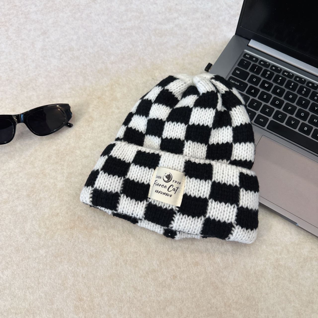 

Осень и зима большая окружность головы теплая шерстяная шапка показывает маленькое лицо 2025 новая шапка клетчатая повседневная вязаная шапка женская M（56-58cm）