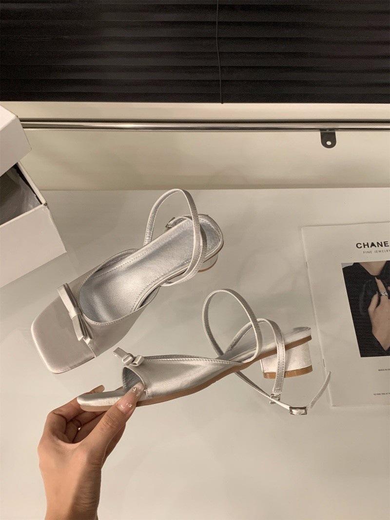 

Fashion French style thick heel slim strap sandals 2025 summer butterfly dew toe fashionable simple versatile comfortable women s shoes 39 серебряный