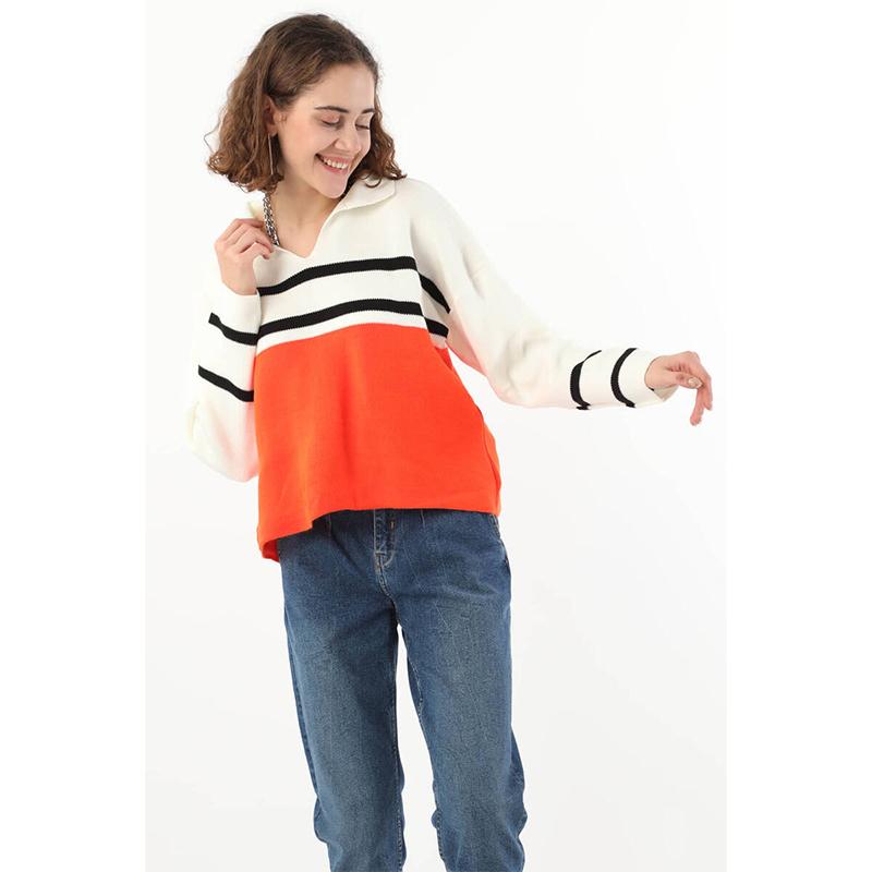 

Женский свитер с воротником поло в полоску из трикотажа оранжевый