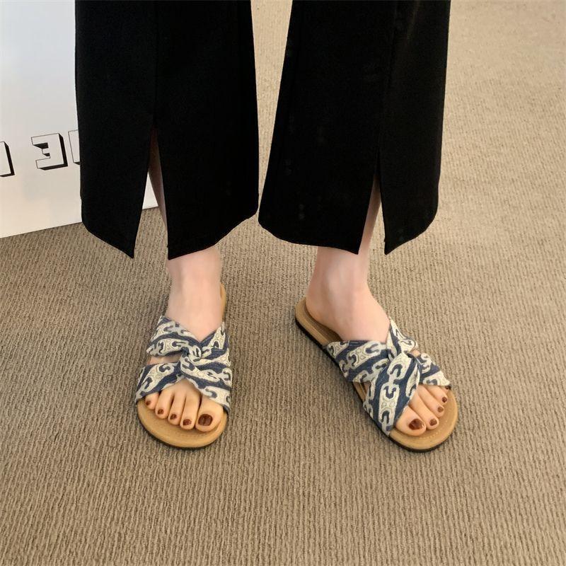 French flat-bottomed cross-word slippers fairy fairy style with skirt beach cool slippers 2025 new summer wear