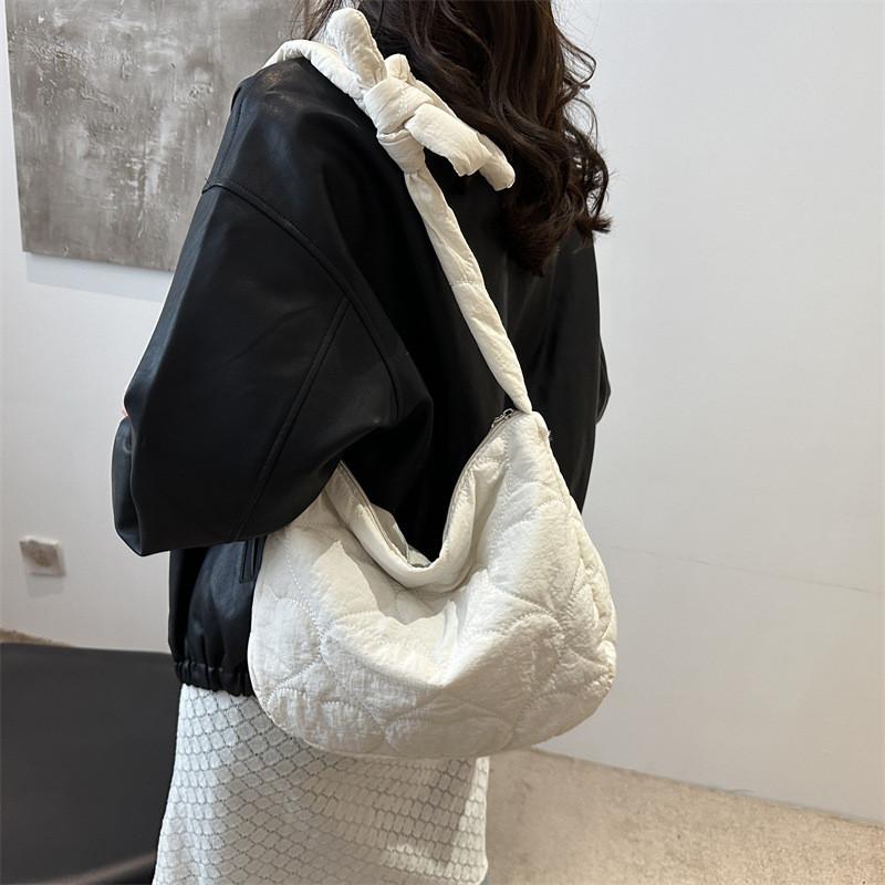 Stylish Minimalistic Tote Bag With Unique Vintage Design For Trendy Street Fashion And Casual Use