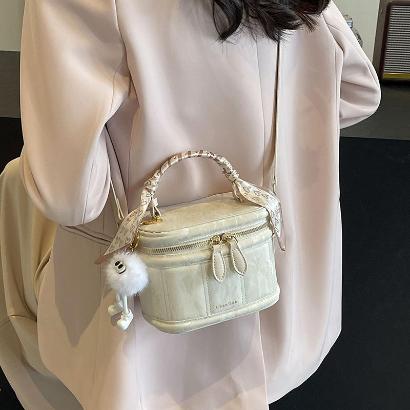 Versatile Box Bag New Popular Bag Women's Handheld Textured Messenger Small Square Bag