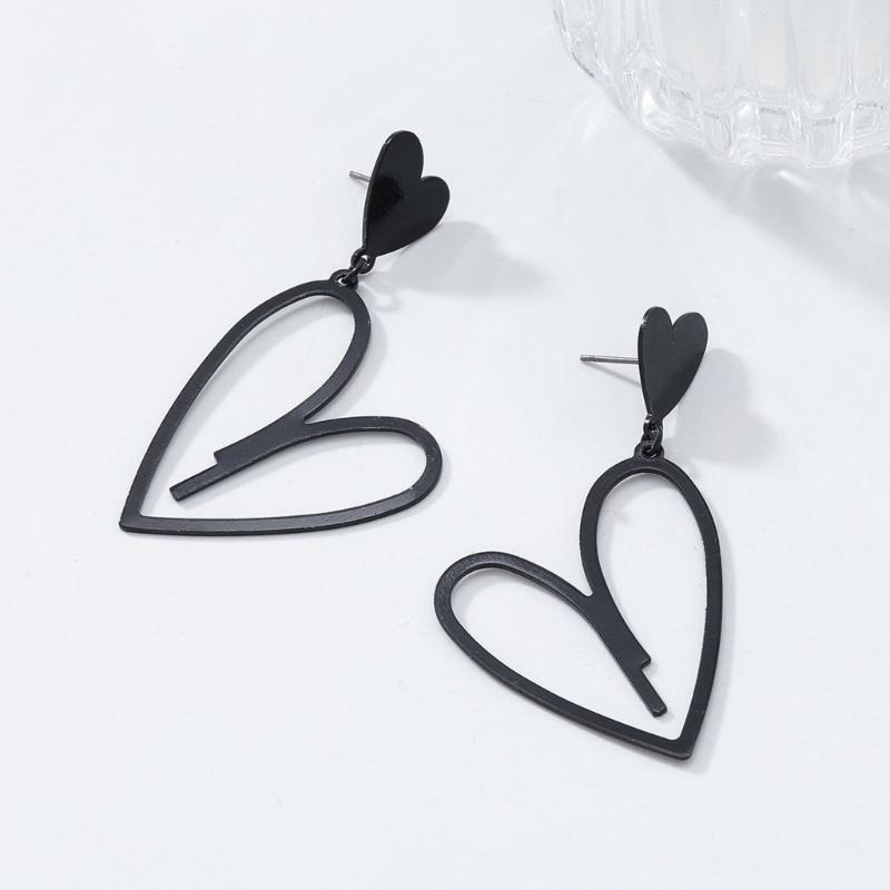 Fashionable Black Heart Dangle Earrings Retro Style Jewelry Ear Accessories Jewelry for Music Festivals and Party Looks