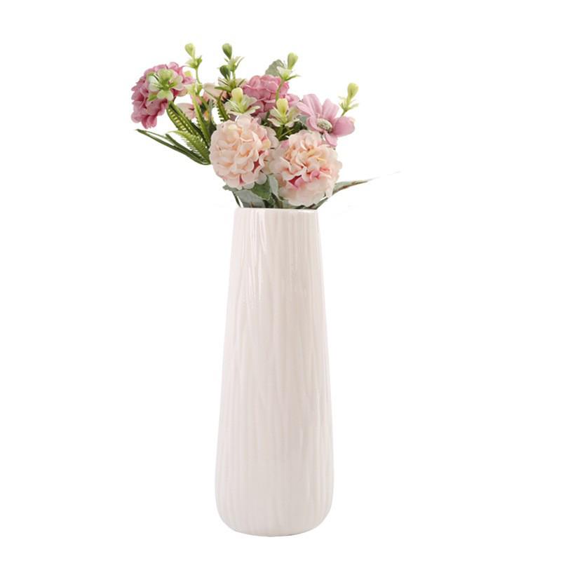 Retro White Ceramic Flower Vase – Creative Ornament for Living Room or Dining Table, Perfect for Hydroponic and Fresh Flowers with a High-End Feel.