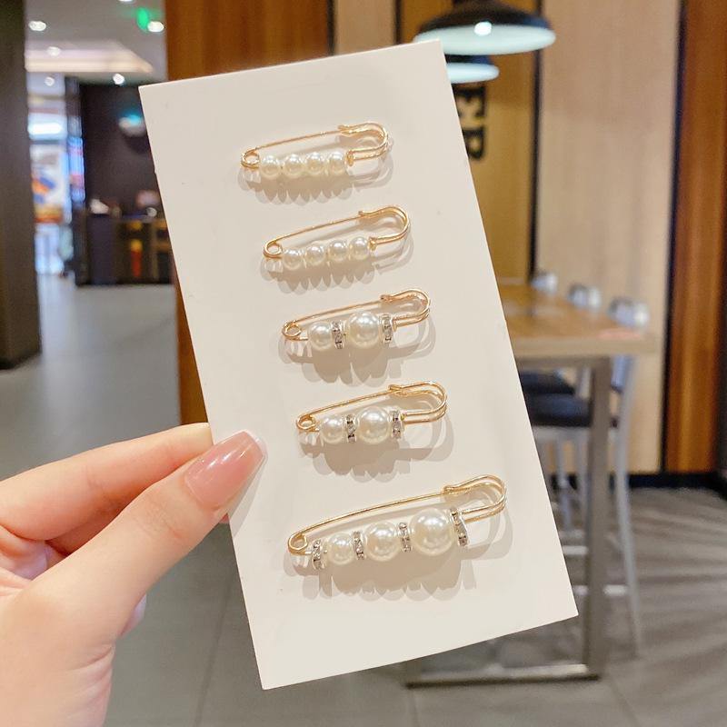 Women's Invisible Pearl Brooch: Anti-Exposure Collar Pin for Shirts and Corsages.