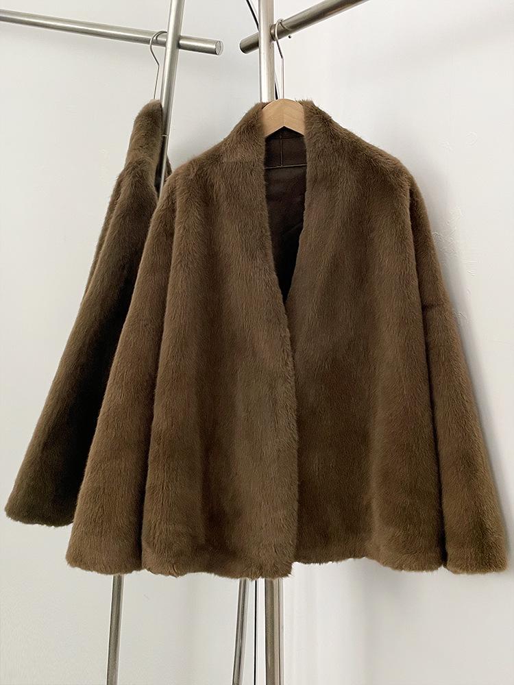 New thickened medium and long imitation mink plush coat with integrated fur and environmentally friendly fur coat for women