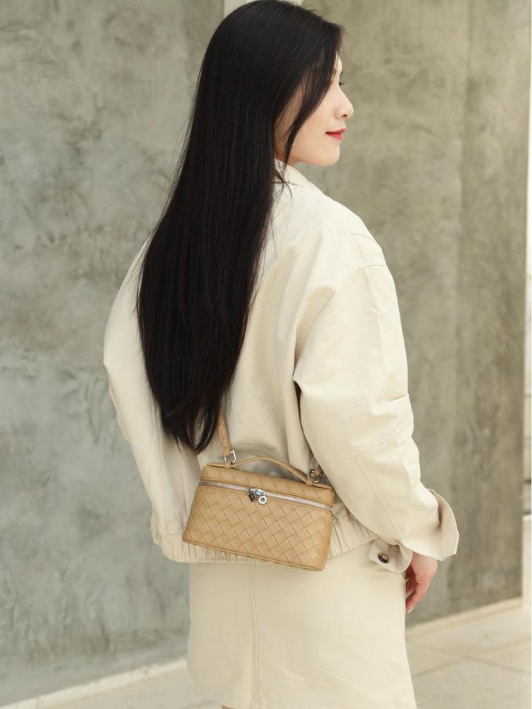 Cowhide Diamond Weave Lunch Box: Stylish Genuine Leather Women's Cross-body Bag