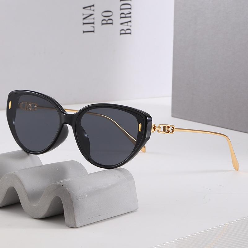 2025 High-End Cat-Eye Retro Sunglasses for Women - Small Frame, Street Style, Anti-UV