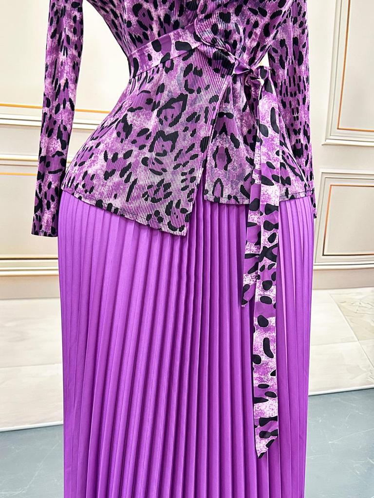 Plus Size Women's High-End Gold Foil Print Pleated Dress with Faux Two-Piece Long Skirt - Casual Style