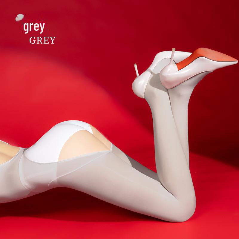 Mono elegante y tentador con medias brillantes sin espalda y entrepierna abierta