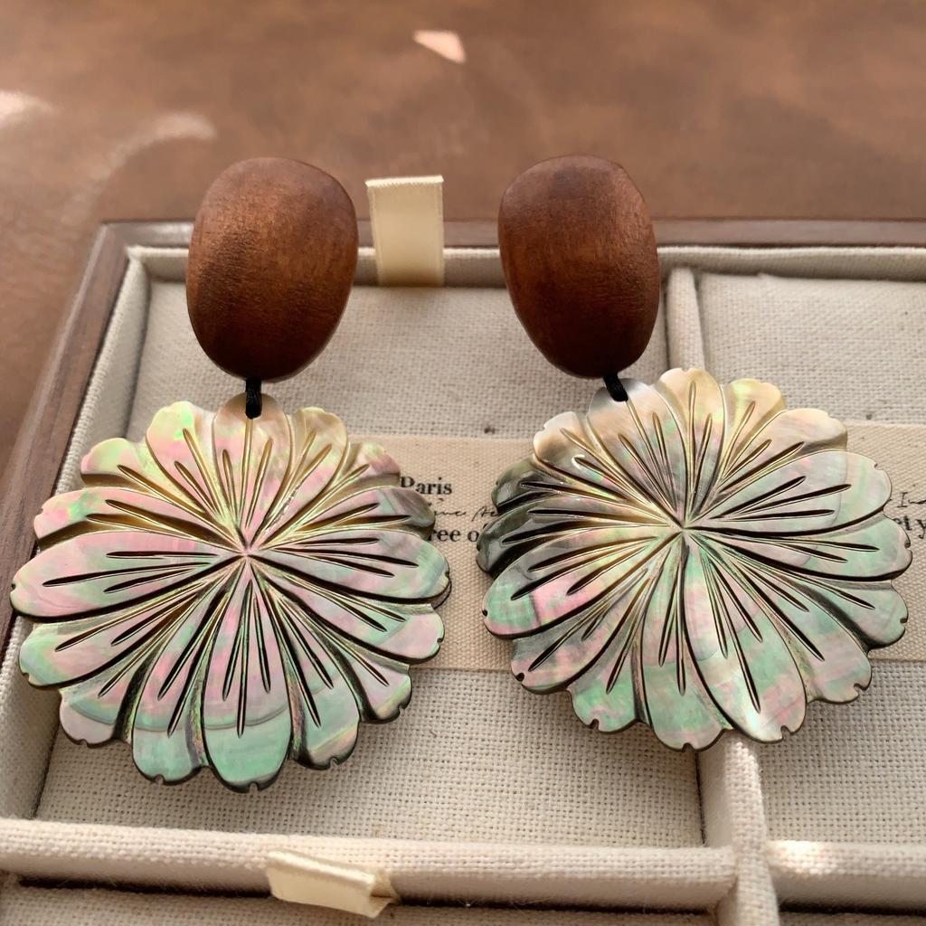 Ohrringe mit ethnischer Atmosphäre, Ohrringe, Schwarze Glasur, Retro-Holzmuster, Täglicher Low-Luxury-Modetrend, Hochwertige, exquisite Ohrringe