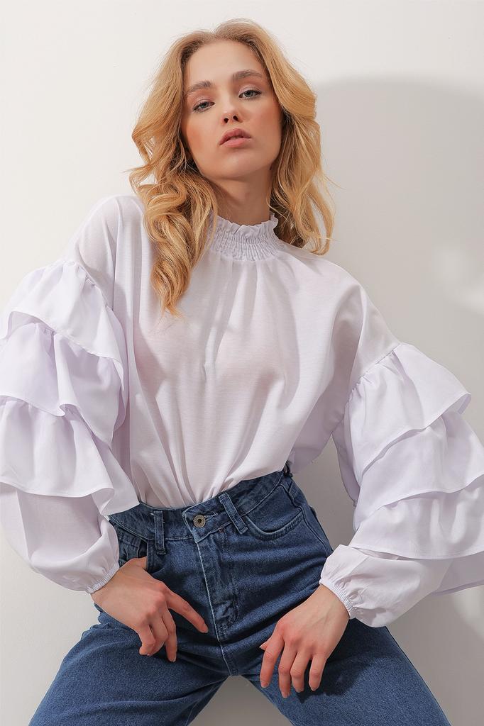 Bluză de damă Noul sezon, la modă, neagră, cu mâneci, cu volan, bluză țesătă