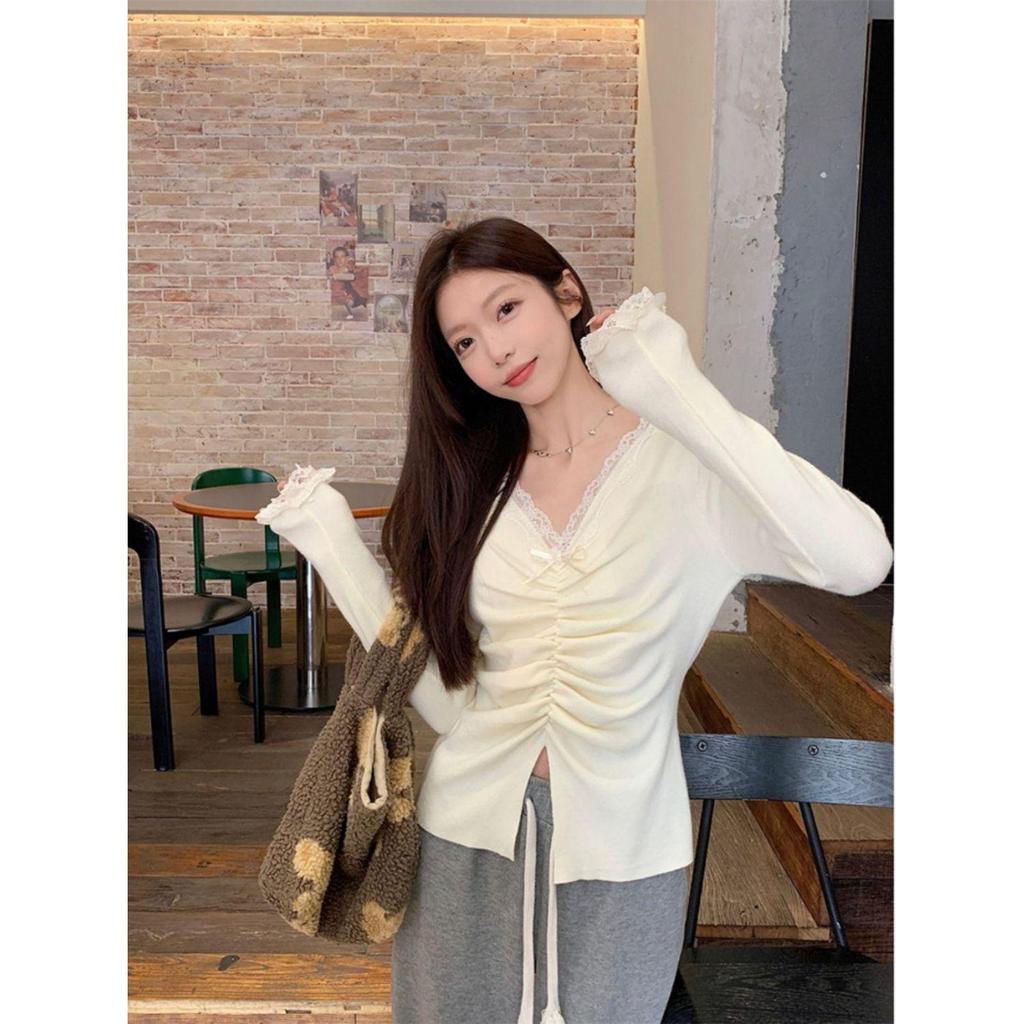 Women's V-Neck French Lace Patchwork Pleated Sweater for Autumn/Winter