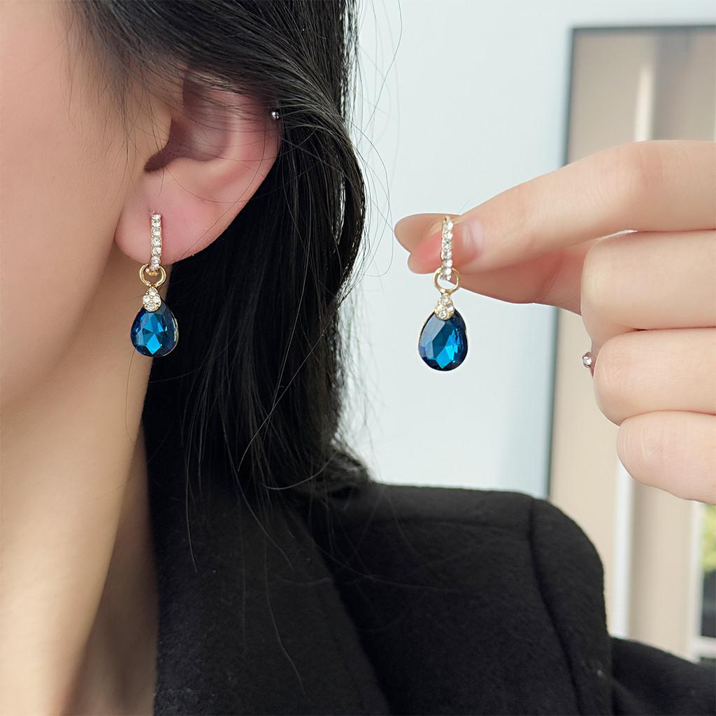 Water Drop Natural Earrings For Women With Alloy Material And Design Elegant