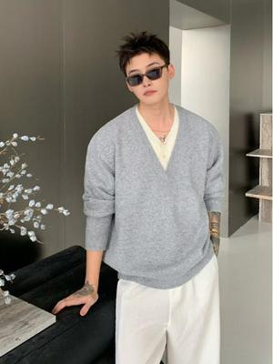 Men's Retro V-Neck Arctic Fleece Knit Sweater – Two-Piece, Long Sleeve Pullover for Autumn/Winter.