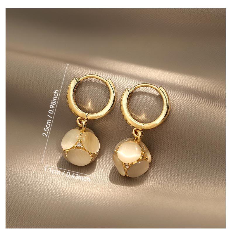 Exquisite Cat's Eye Stud Earrings: Trendy, High-End Design for Women, Autumn/Winter 2021