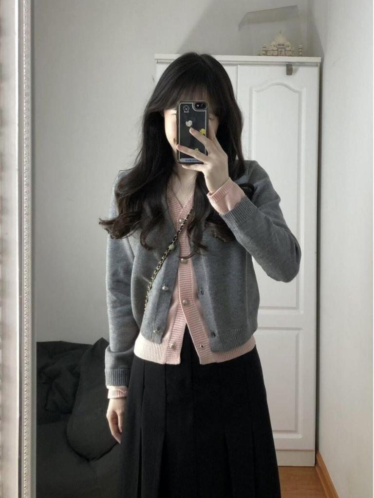 Dámský pletený kardigan pro raný podzim: Korejský výstřih do V, Dvoudílný styl, Kovová přezka, Měkký a k pokožce šetrný svetr