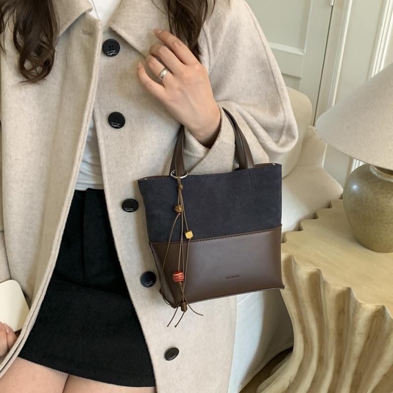 Premium sense of foreign style small bag women's autumn and winter versatile 2025 new shoulder messenger bag popular portable bucket bag