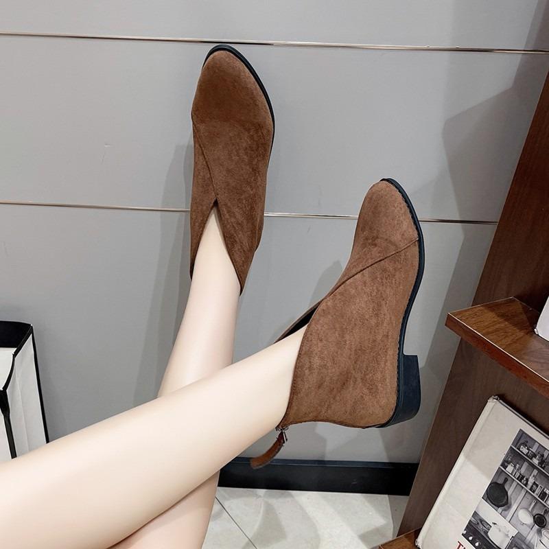 Pointed V-mouth thick heel and bare boots autumn and winter new velvet large size rear zipper short boots