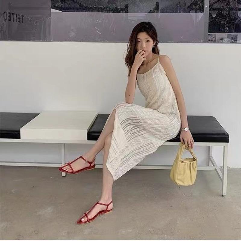 

Thin strap open-toed sandals women s 2025 summer new flat bottom one-word strap simple beach shoes French niche cool slippers 40 красный