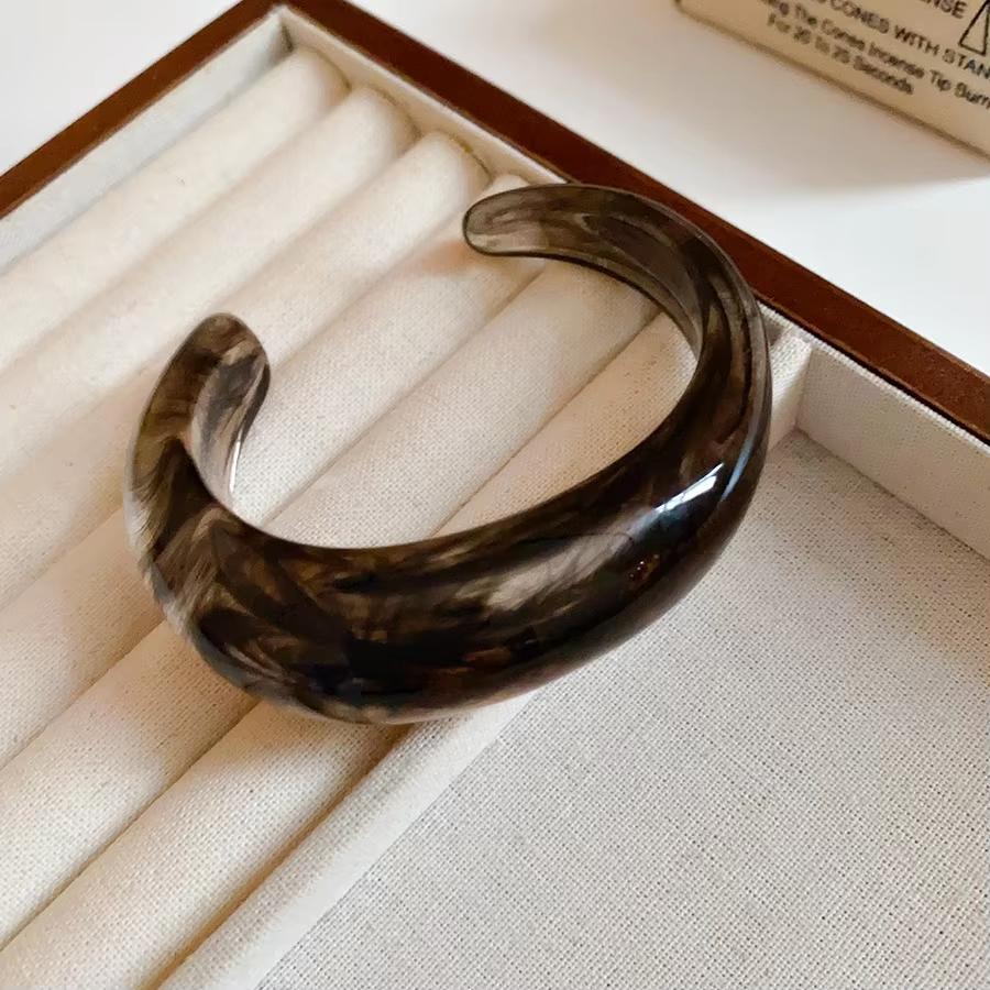 Smooth Round Acrylic Cuff Bangles for Women Vintage Exaggerated Jelly Color Smudging Bangle Wide Resin Bracelet Accessories