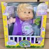 Cabbage Patch Kids 35 cm-es puhatestű baba Édes illattal le A tornász Pék Gyűjthető Ajándék Gyűjtőknek Otthoni Kiállítás