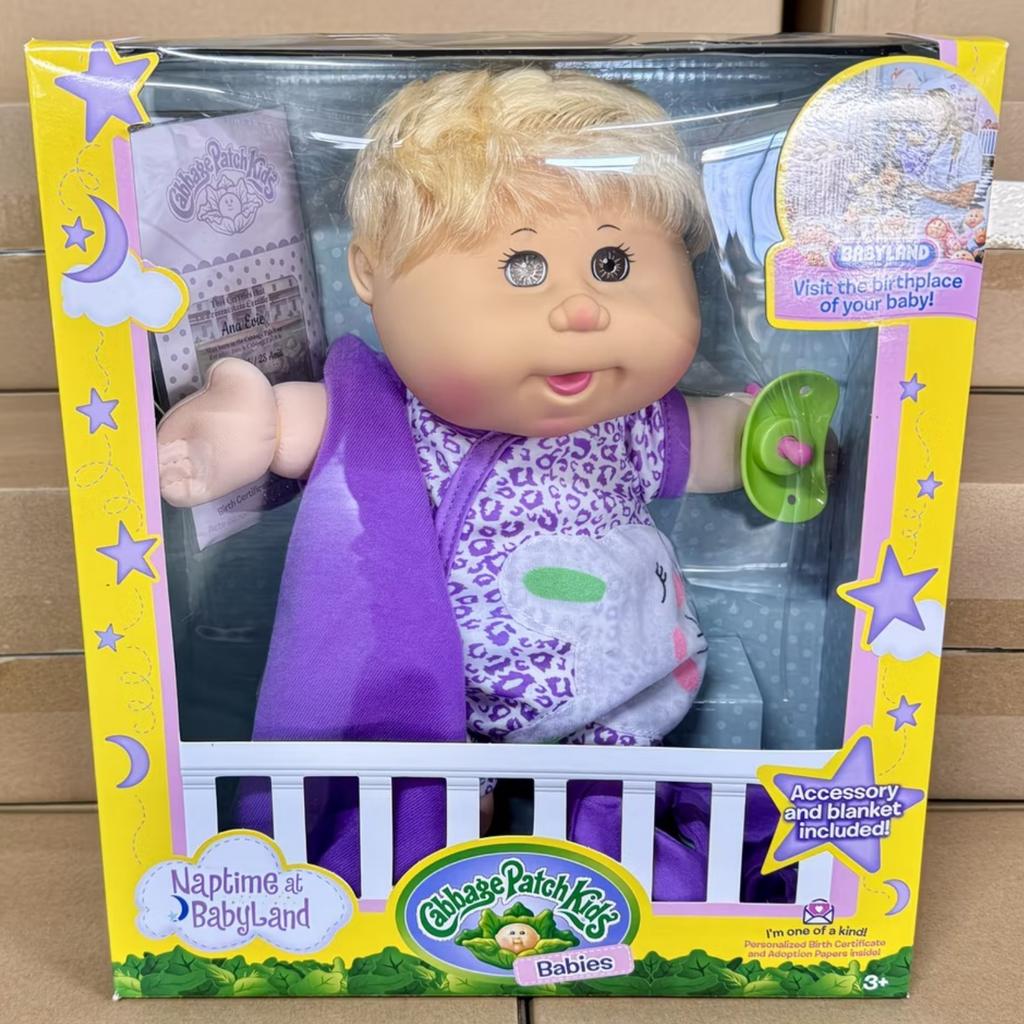 Cabbage Patch Kids 35 cm-es puhatestű baba Édes illattal le A tornász Pék Gyűjthető Ajándék Gyűjtőknek Otthoni Kiállítás