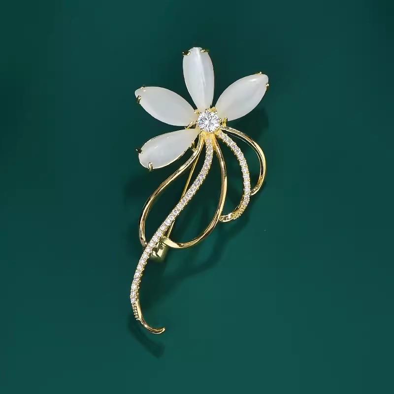 

Высококачественная брошь-цветок Женская модная атмосферная брошь Легкая роскошная нишевая дизайнерская булавка для костюма Аксессуары