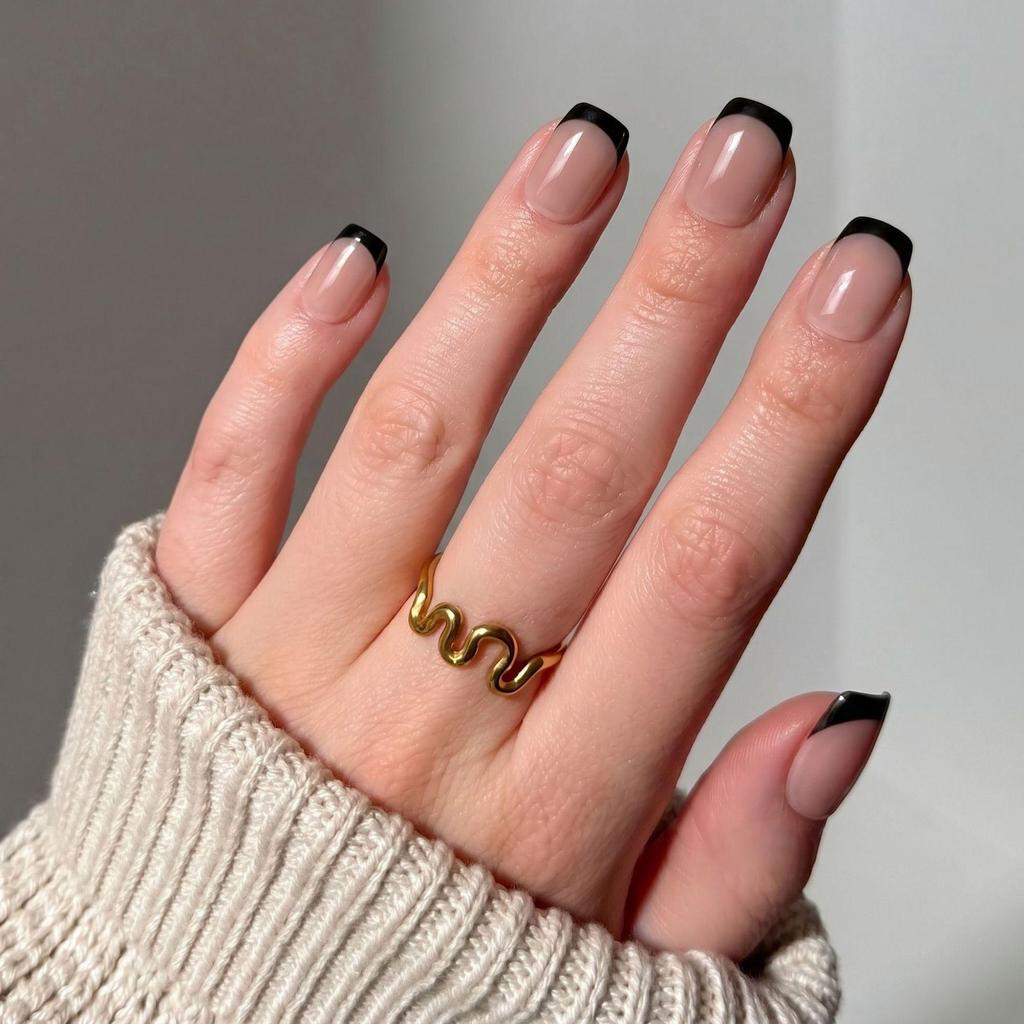 Hochwertige tragbare künstliche Nägel im Mandel-Nude-French-Stil – mittellange und lange Nagelspitzen
