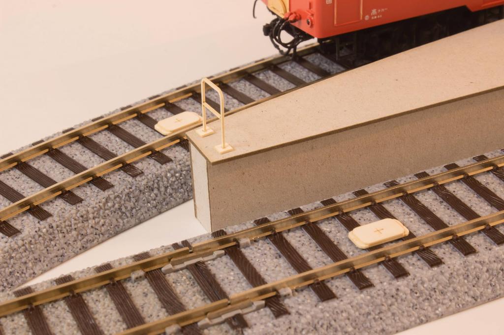 PLUMPMOA HO gauge 180 Street corner accessory series Island local platform extension set A (electric poles and station name plates) Paper kit MS079