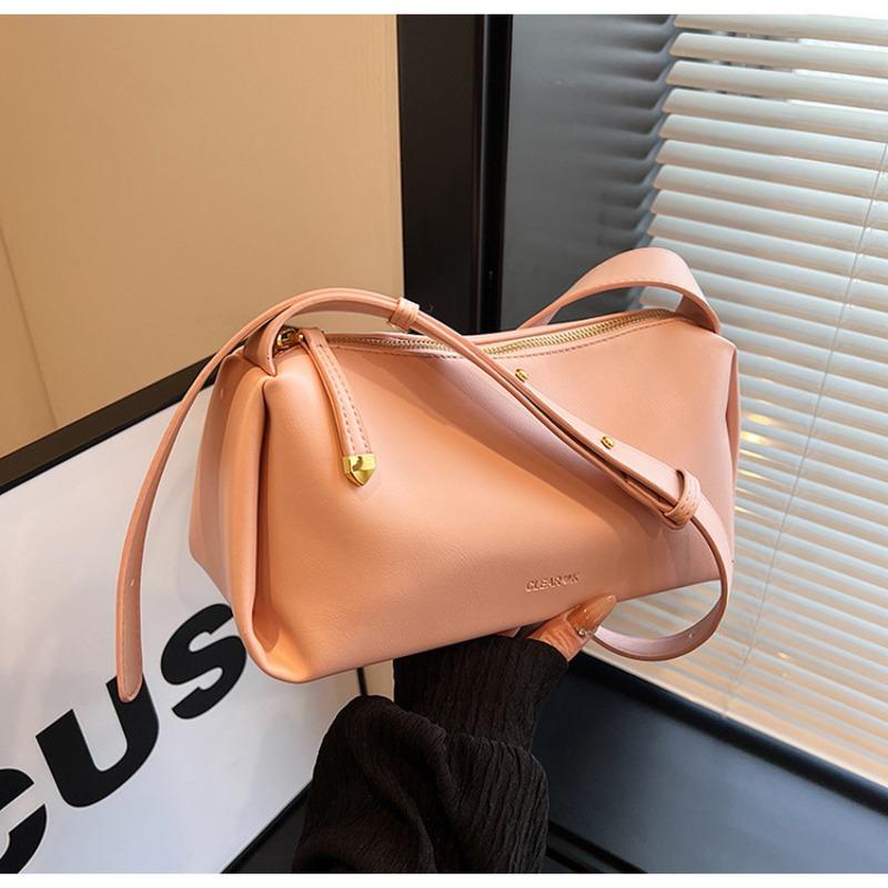 

Spring new trendy fashion messenger bag underarm bag versatile simple retro shoulder pillow bag розовый