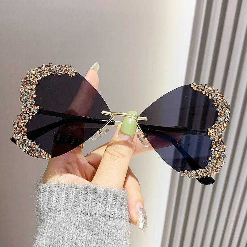 

2024 новые солнцезащитные очки без оправы в форме ромба