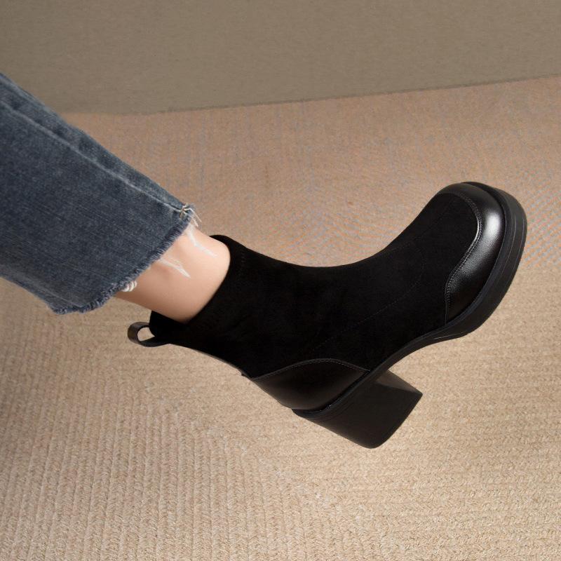 2025 Herbst und Winter neue Retro-Spleiß-Kurzstiefel Damen Slim Martin Boots Seitenreißverschluss Wildleder dicker Absatz