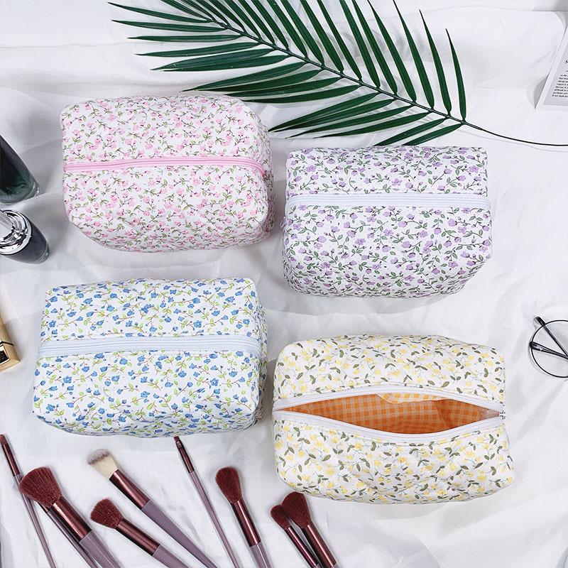 Floral Cosmetic Bag, Small, Fresh and Simple Toilet Bag, Clutch Bag, Portable Storage Bag.