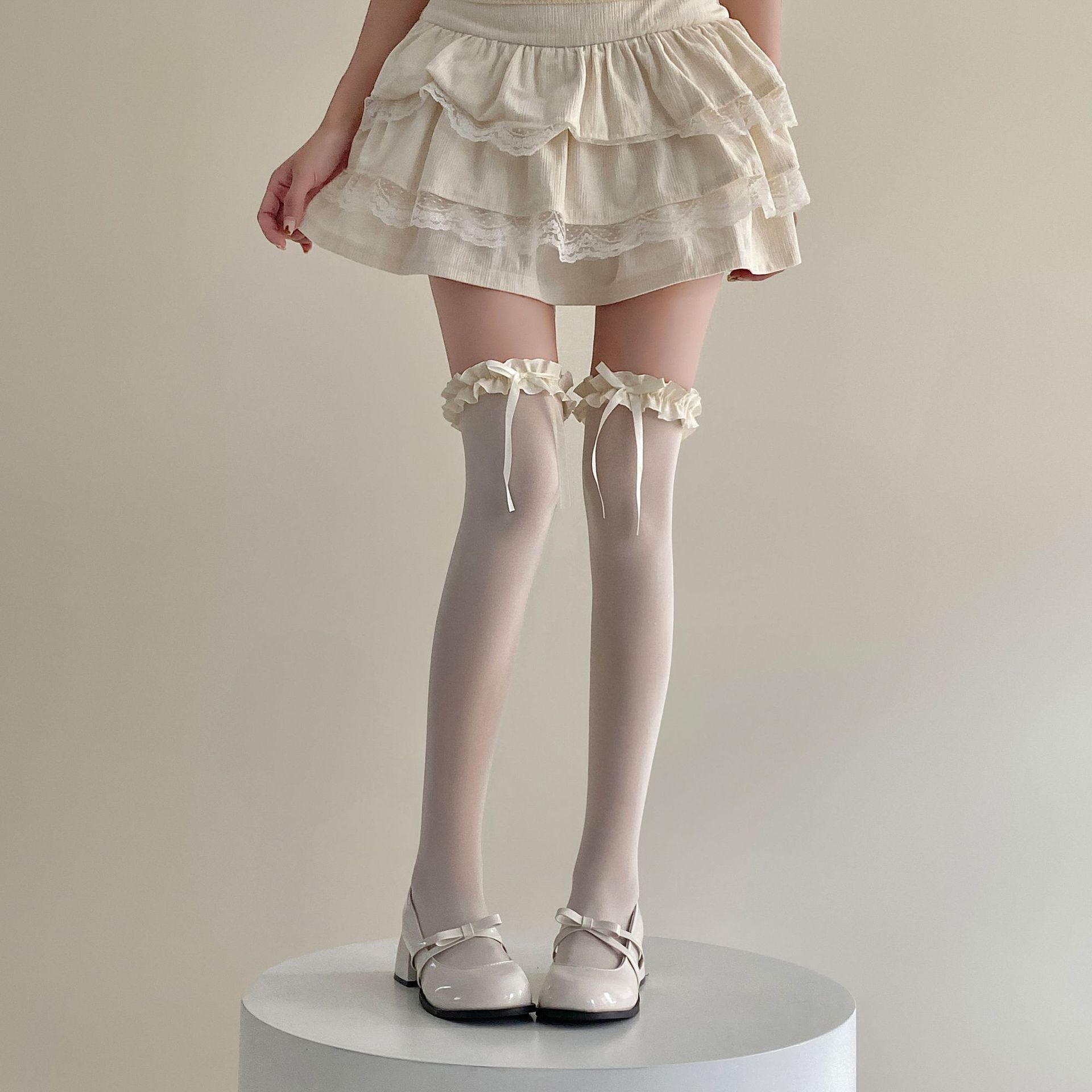 

White Bow Over Knee Socks Thin Lace Lolita Stockings Lace Ballet Thigh Socks Laid flat, approximately 45cm. брудно-білий