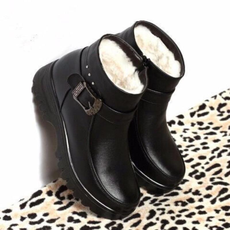 Winter cotton shoes velvet warm short boots flat bottom non-slip elderly leather shoes soft sole medium and old cotton boots women