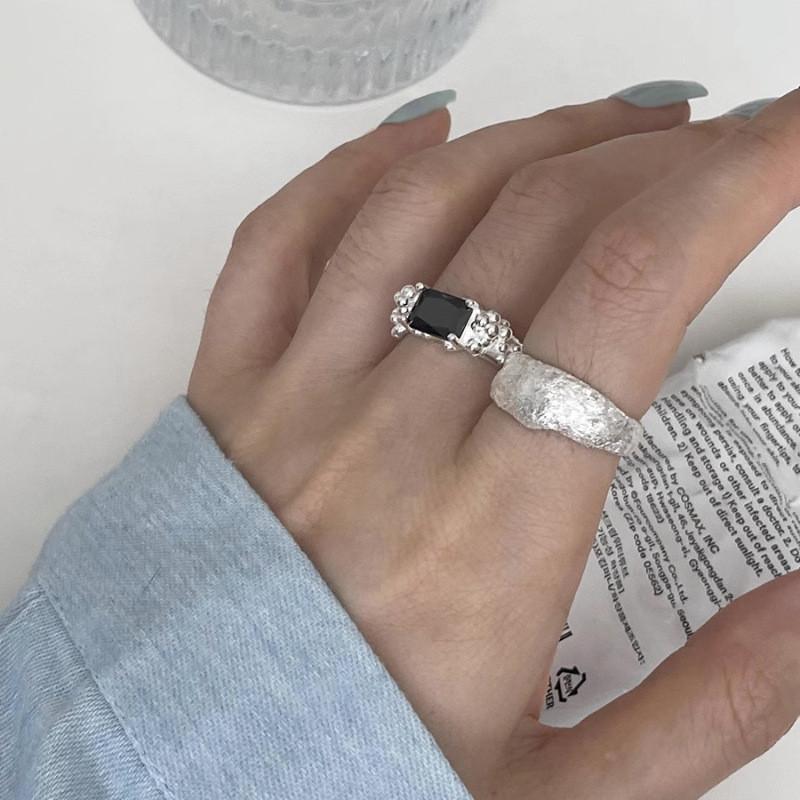 Open Modern Geometric Finger Ring For Women With Black Zirconia Material Copper