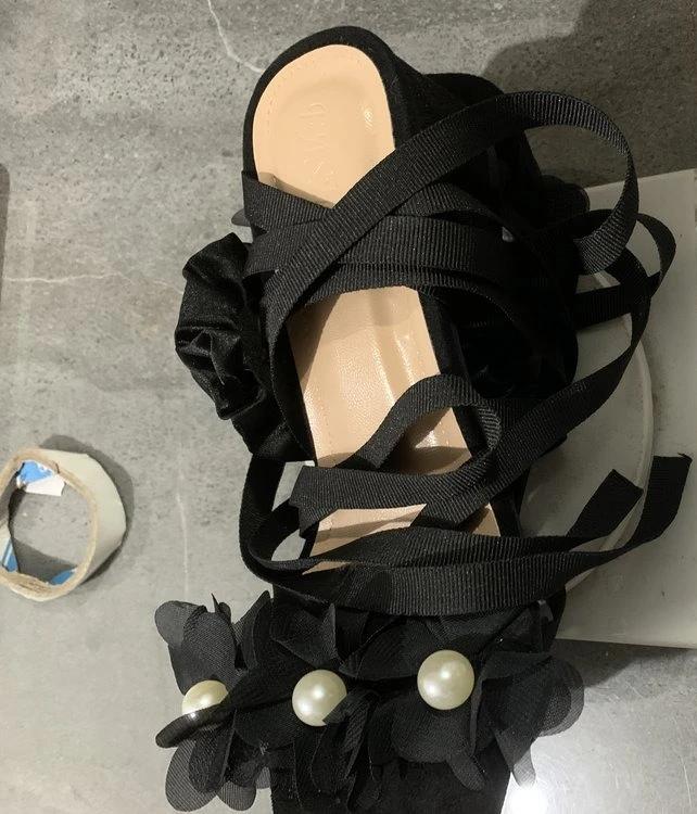 

Fashion 2025 Summer Pumps Rome Flower Slippers Chunky Designer Sandals Fashion New Mid Heels Pearl Women Shoes Lace Up Zapatillas Mujer 36 чёрный
