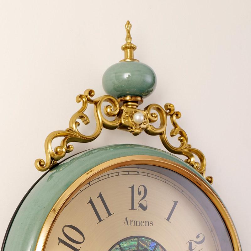 European Retro Wall Clock Living Room Home New Creative Clock Wall Mute High-end Quartz Type Home Decoration