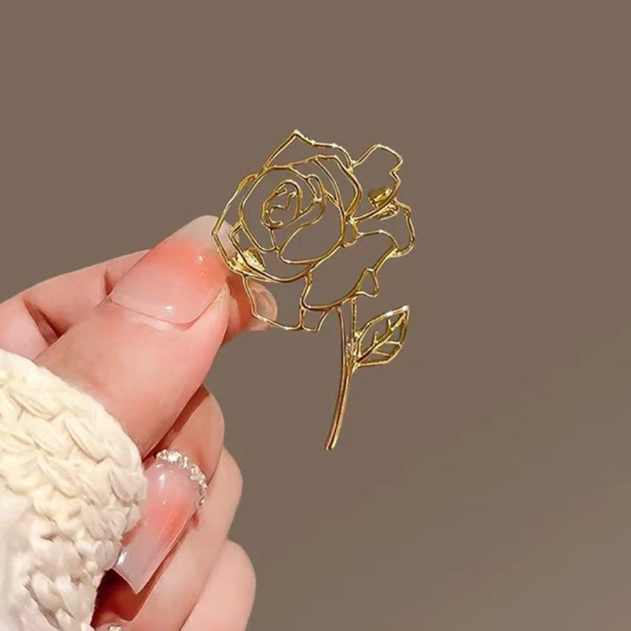 Ruyi Pipa Brooch: Elegant Classic Pearl Pin for Women’s Cheongsam