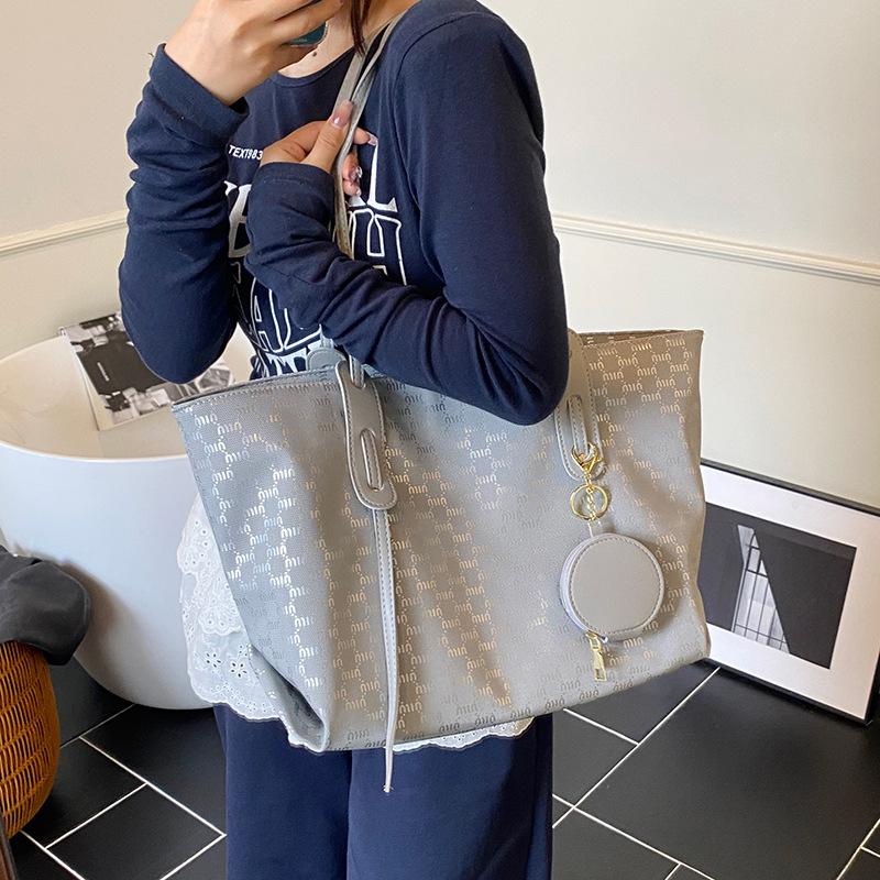 Fashion Large-capacity Tote Bag Women's New Versatile Class Commuter Shoulder Armpit Bag