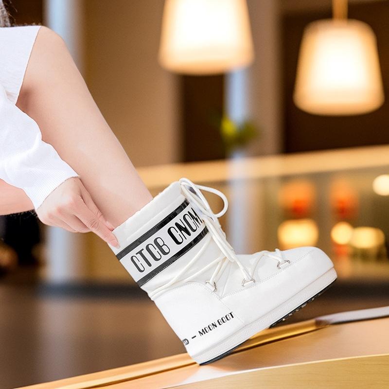 

MOON такие же европейские и американские зимние сапоги женские 2025 зимние новые луноходы с высоким голенищем нескользящие водонепроницаемые с хлопковой подкладкой и внутренней платформой 37