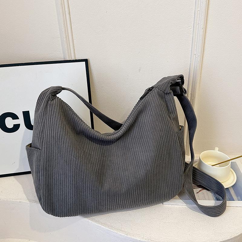 Autumn and winter new small fresh large-capacity shopping bag tote bag lazy wind shoulder Korean version of literary and leisure tote bag