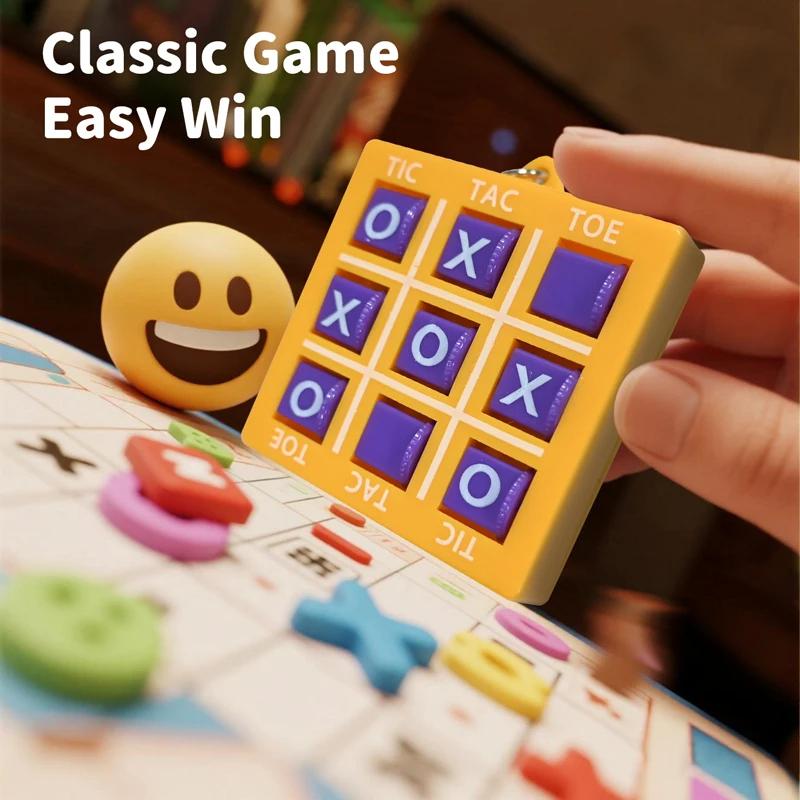 4PCS Keychain Chess OX Game Key Chain Pendant Lightweight Portable Puzzle Game Key Ring for Children Adults