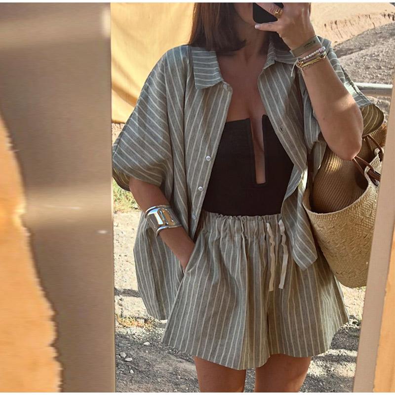 Striped Shirt Shorts Set Spring/Summer 2025 New Fashion Women's Comfort and Leisure 2-piece Set Loose Retro Versatile